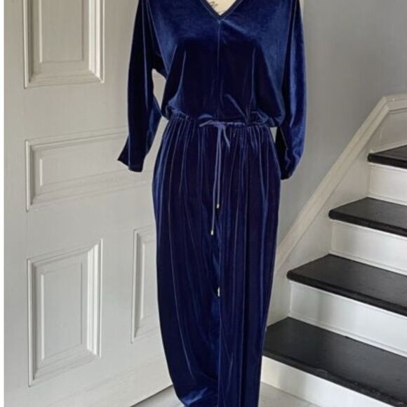 Ralph Lauren Blue velvet Jumpsuit with V-Neckline - Picture 8 of 8